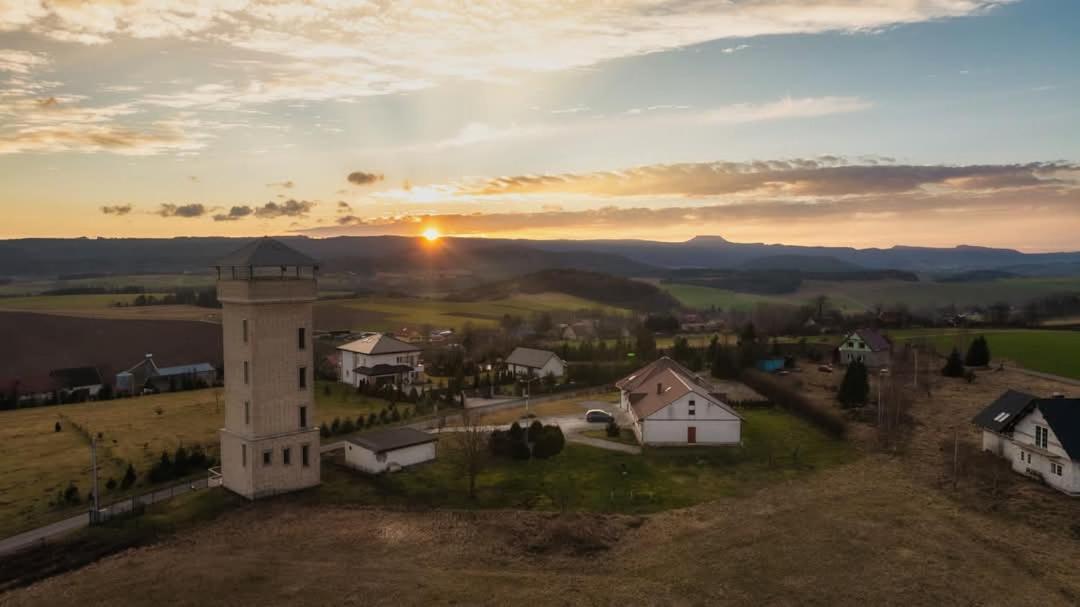Wataha Pod Basztami - Wadera - Domki Caloroczne Radków Kültér fotó